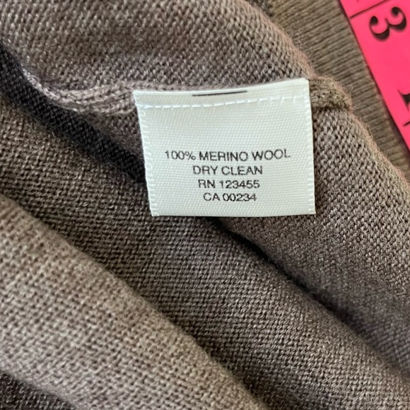 Lord & Taylor 100% Merino Wool V-Neck Sweater Size S - Picture 10 of 10